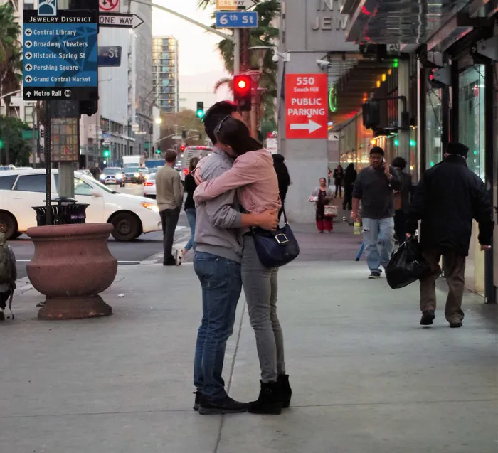 30 Social Cues Indicating That Someone Might Be Flirting With You, As Pointed Out By Folks In This Online Group