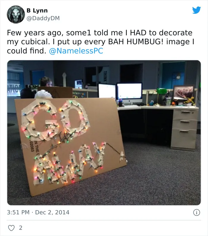 30 Times Staff Transformed Their Lifeless Office Cubicles Into Something Wonderful