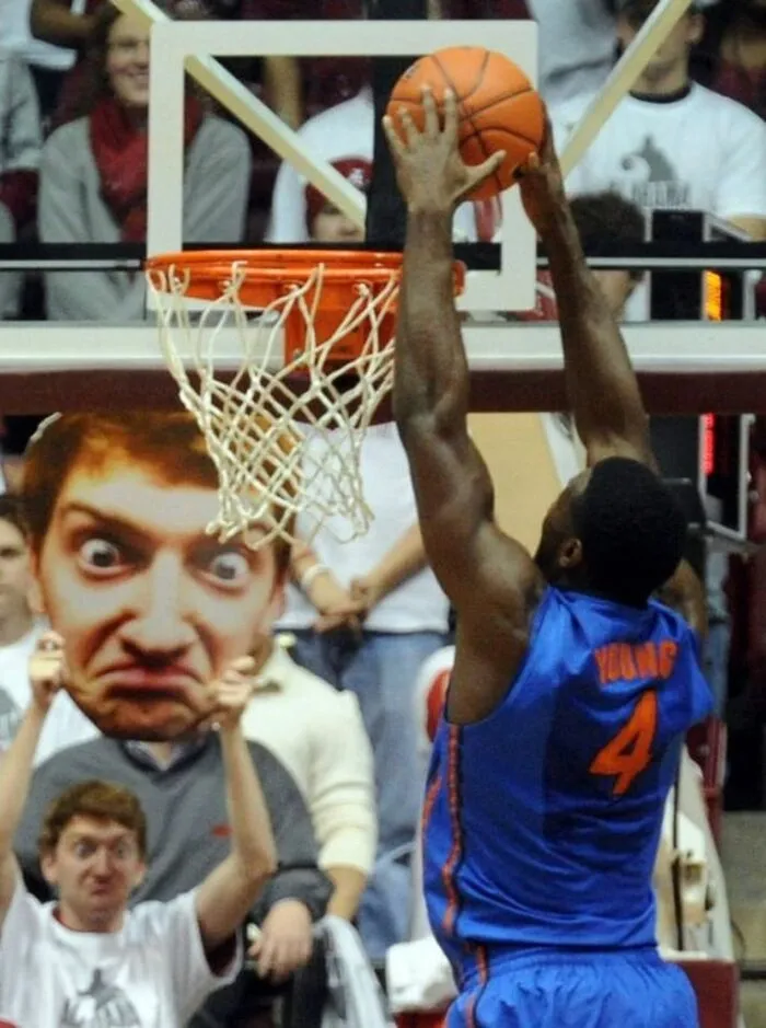 40 Of The Best Pics From This Instagram Account That Is Dedicated To The Most Random, Absurd Or Ridiculous Signs
