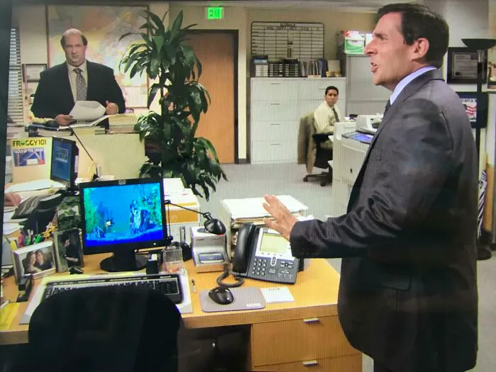 Just Noticed In The Episode Koi Pond, Some People Around The Office Change Their Computer Backgrounds To Underwater