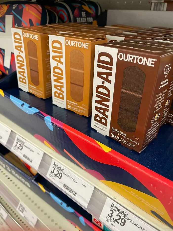 Encontré tiritas para diferentes tonos de piel en Target