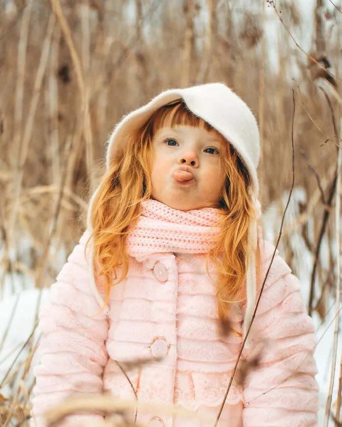 30 Fotos que tomé de mi hija adoptiva con mis disfraces hechos a mano