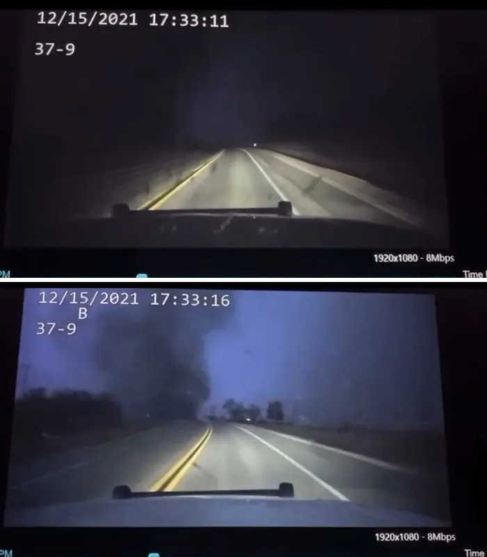 El tornado se hace visible gracias a los rayos