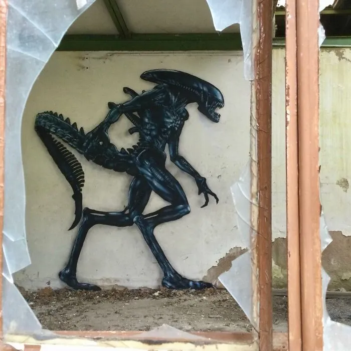 Este artista hace que las calles vuelvan a ser divertidas creando grafitis que interactúan con su entorno (30 nuevas fotos)