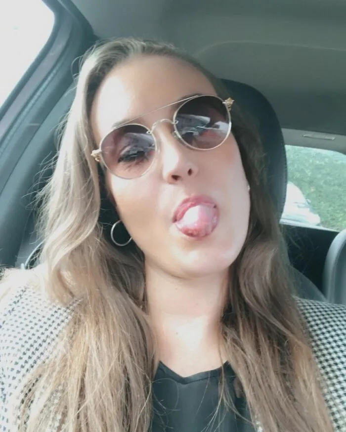 Ayleen Charlotte Decided To Keep One Of Simon's Items That Were Given To Her To Sell