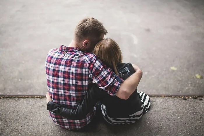 30 Social Cues Indicating That Someone Might Be Flirting With You, As Pointed Out By Folks In This Online Group