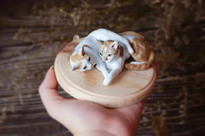70 Tiny Animal Sculptures That I Created From Clay