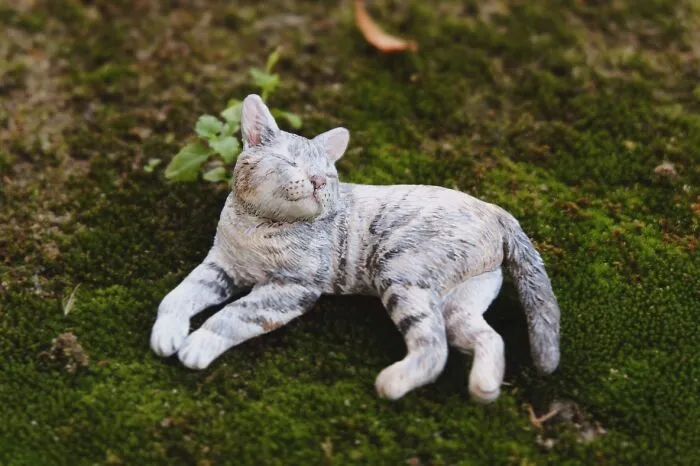 70 Tiny Animal Sculptures That I Created From Clay