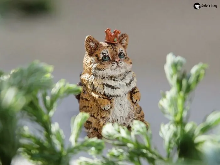 70 Tiny Animal Sculptures That I Created From Clay