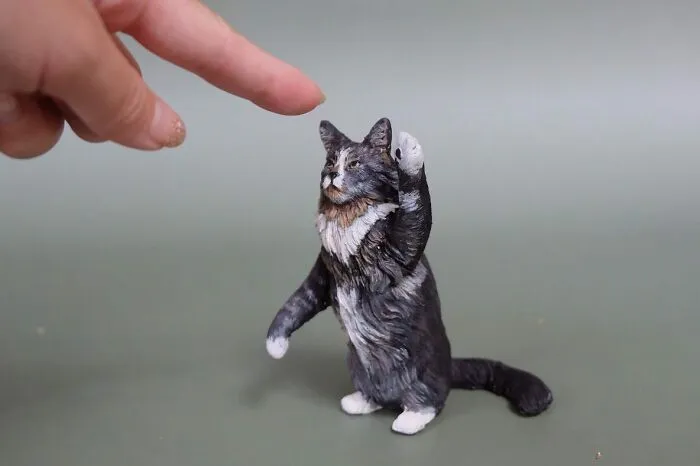 70 Tiny Animal Sculptures That I Created From Clay