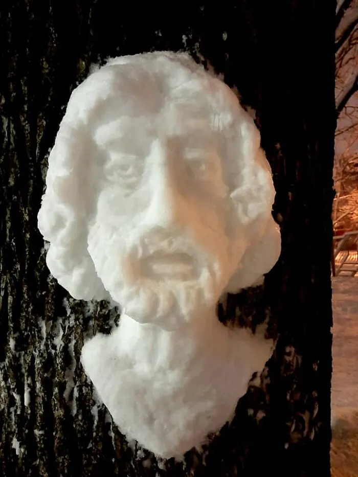 20 Snow Sculptures On Tree Trunks Made By A Russian Chemist Who Just Wanted To Decorate Her Neighborhood