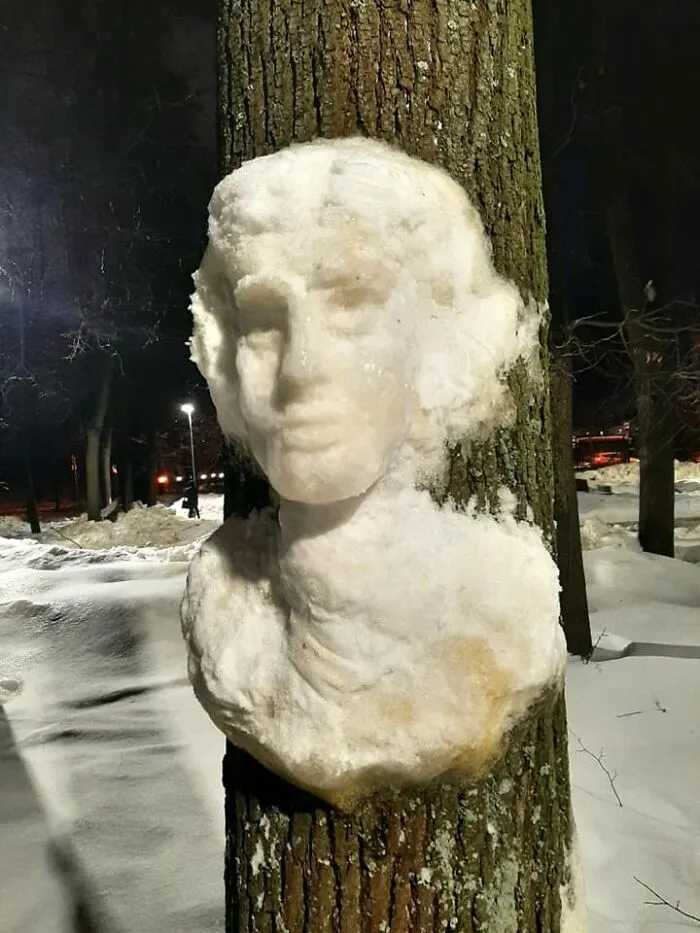 20 Snow Sculptures On Tree Trunks Made By A Russian Chemist Who Just Wanted To Decorate Her Neighborhood