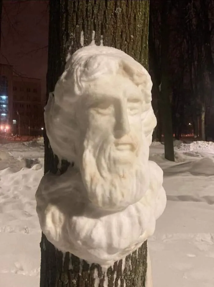 20 Snow Sculptures On Tree Trunks Made By A Russian Chemist Who Just Wanted To Decorate Her Neighborhood