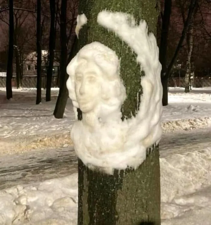 20 Snow Sculptures On Tree Trunks Made By A Russian Chemist Who Just Wanted To Decorate Her Neighborhood