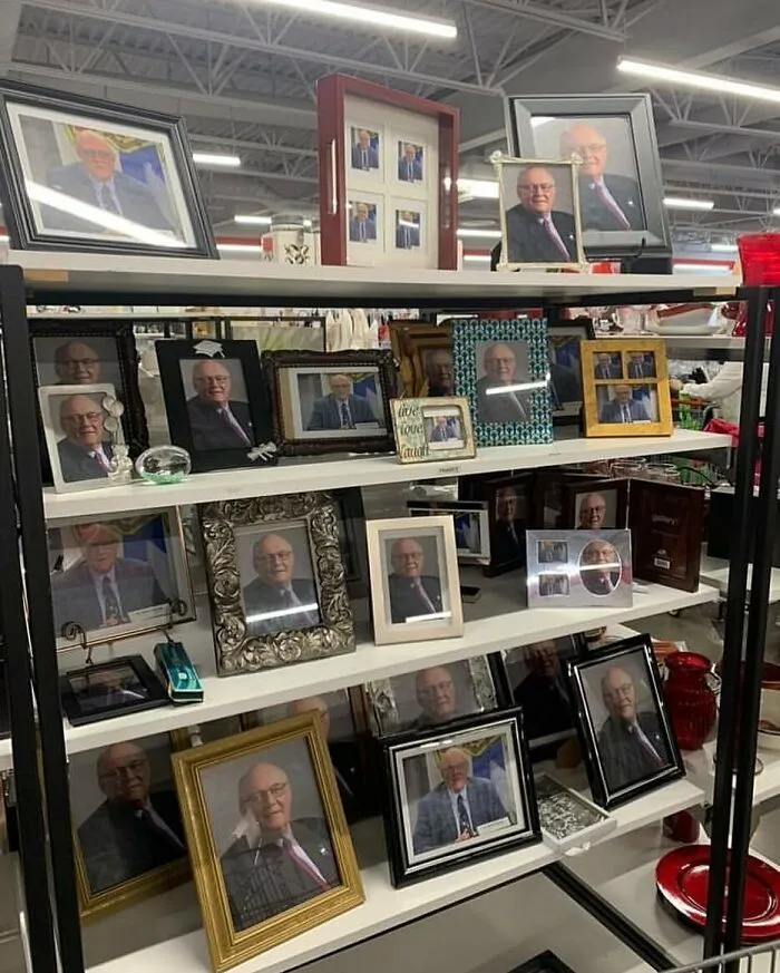 Alguien se divirtió mucho en esta tienda de segunda mano