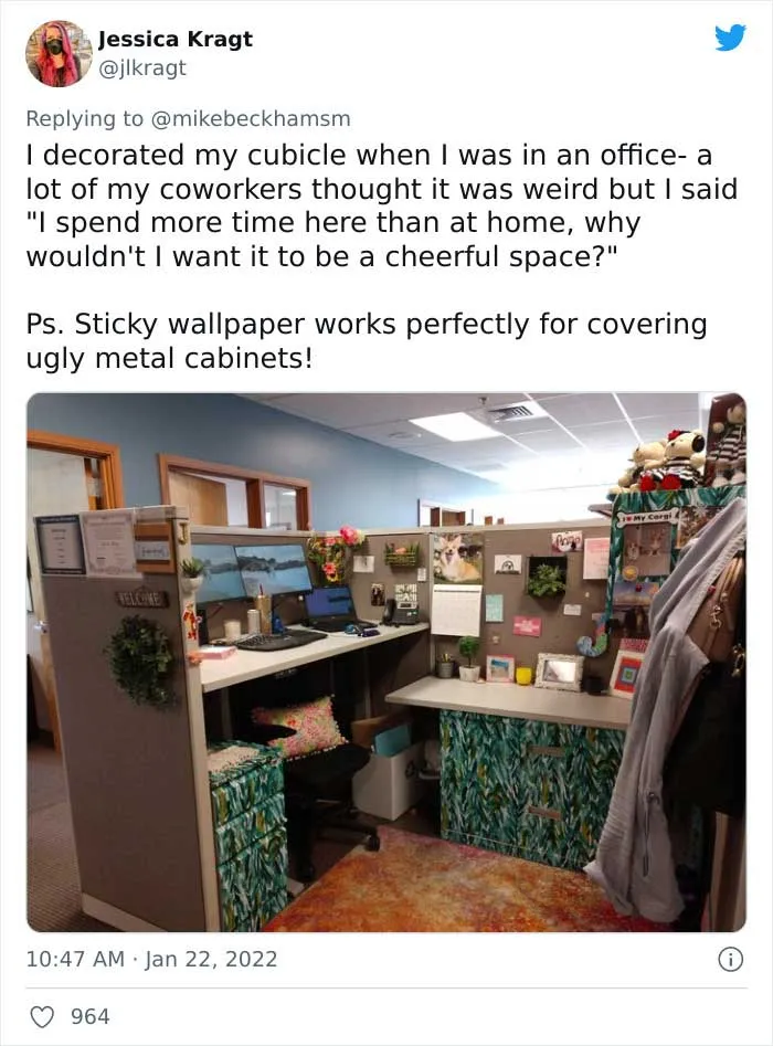 30 Times Staff Transformed Their Lifeless Office Cubicles Into Something Wonderful