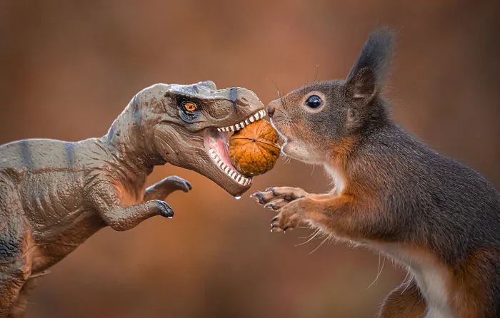 19 Pictures Of Squirrels Interacting With Dinosaurs Taken By Me