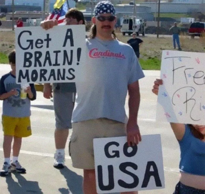 40 Of The Best Pics From This Instagram Account That Is Dedicated To The Most Random, Absurd Or Ridiculous Signs