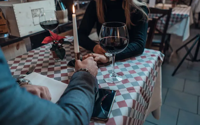 30 People Share Their Heartbreaking Love Bombing Experiences So That You Know What Red Flags To Look Out For