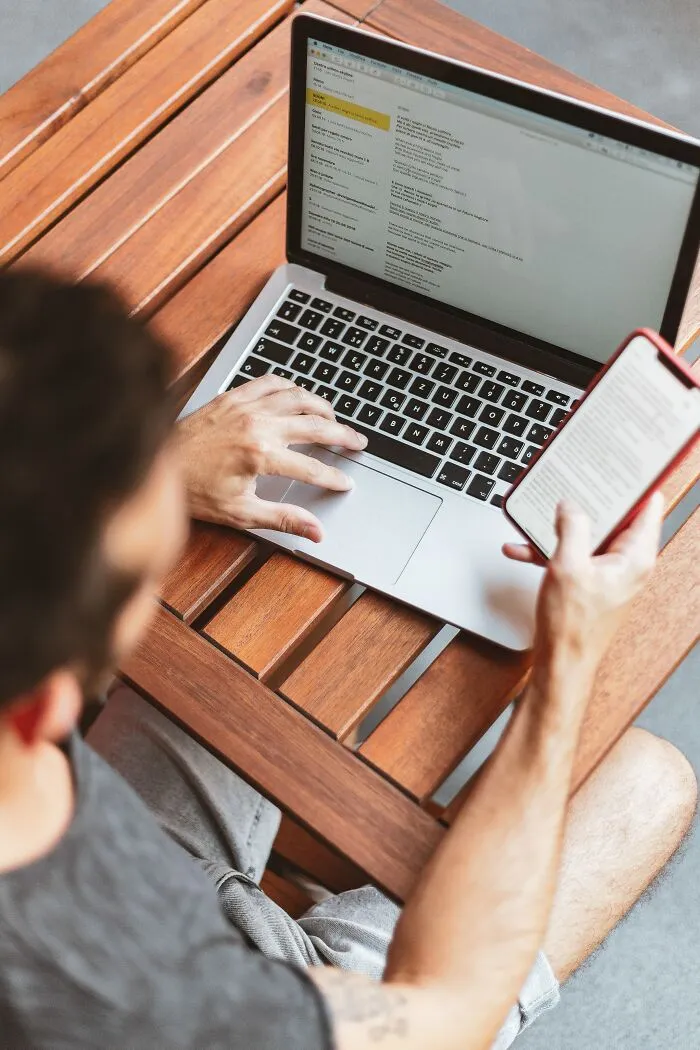 People Are Sharing 30 Red Flags That Show That A Coworker Is Useless Or Out Of Their Depth