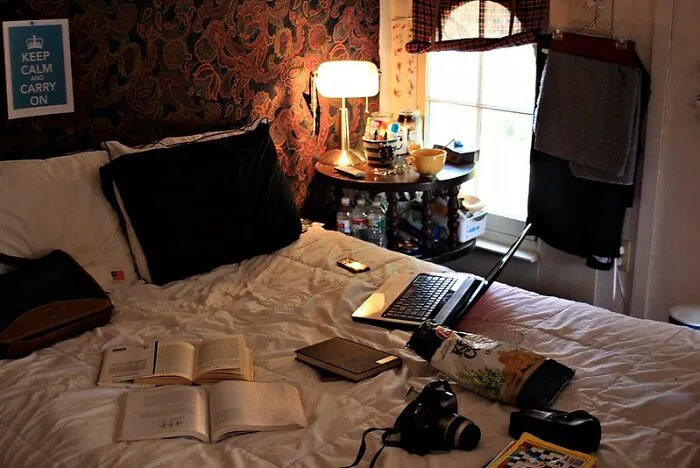 No Electronics Or Screens About An Hour Before Bed Time