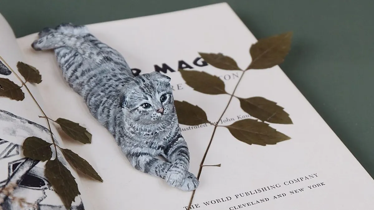 70 Tiny Animal Sculptures That I Created From Clay
