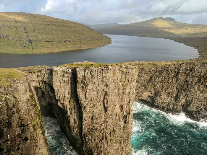 Visité Sørvágsvatn en las Islas Feroe y aluciné