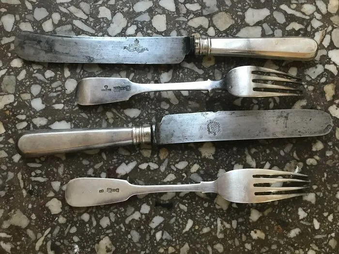Esta cubertería de 1858 sigue siendo la principal utilizada por nuestra familia