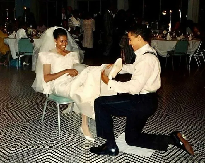 Michelle y Barack Obama fotografiados el día de su boda // 1992
