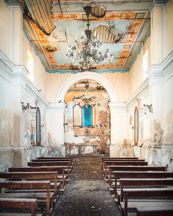 My Photos Show The Decline Of The Church In Italy, And Here Are 40 Of The Best Ones