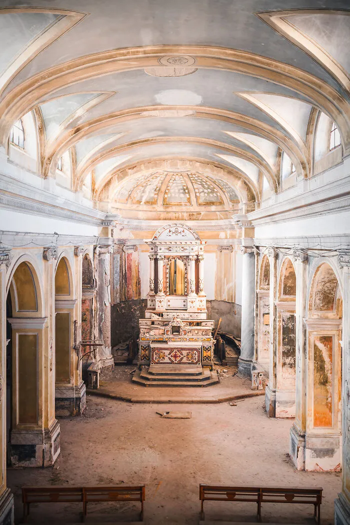 My Photos Show The Decline Of The Church In Italy, And Here Are 40 Of The Best Ones