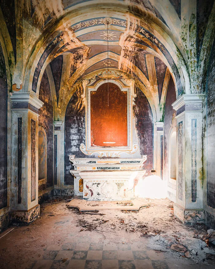 My Photos Show The Decline Of The Church In Italy, And Here Are 40 Of The Best Ones