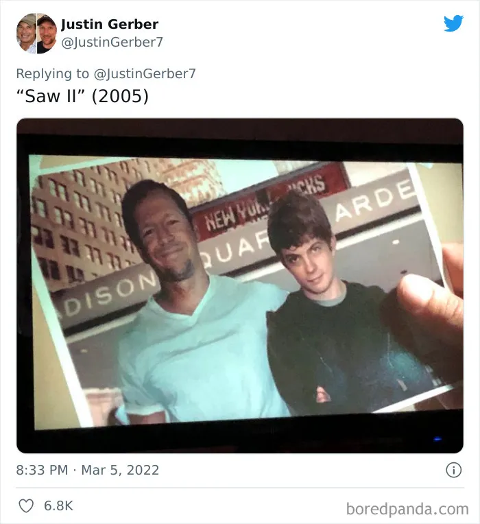 20 Ridículos fallos de photoshop en las películas, compartidos en un hilo viral de Twitter