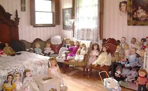 30 Best ‘Bedrooms With Threatening Auras’ Shared On This Hilarious Facebook Group