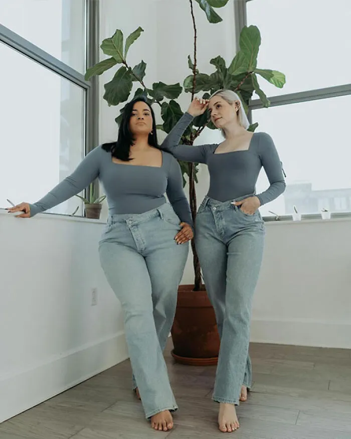 “Estilo, no talla”: Estas dos amigas muestran cómo se ve el mismo atuendo en diferentes tipos de cuerpos (30 imágenes nuevas)