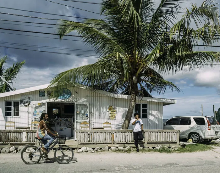 30 Things Tourists Get Wrong About Popular Destinations, According To People Who Live There