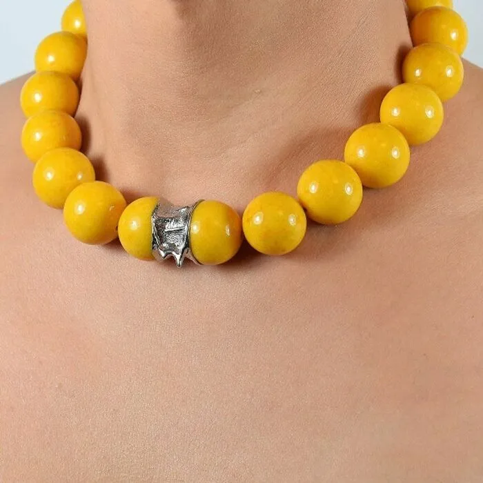When I Was About 12 My Uncle´s Girlfriend Gifted Me A Nearly Identical Necklace (Without This Nice Metal Clasp) And 2 Books - "Memory Training Made Easy"(I Am Stupid) And "Isometrics  For You" (I Am Fat) - And I Had To Be Cheerful -47 Years Since Then ...