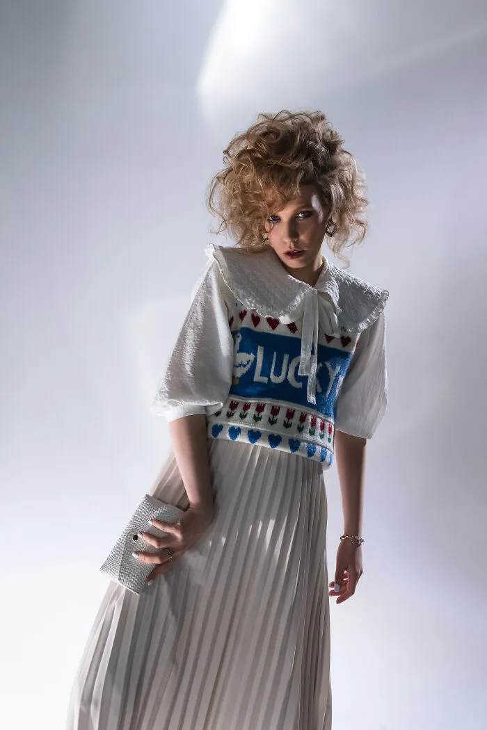 "Alice Nowadays": We Did A Themed Alice In Wonderland Photoshoot (26 Pics)