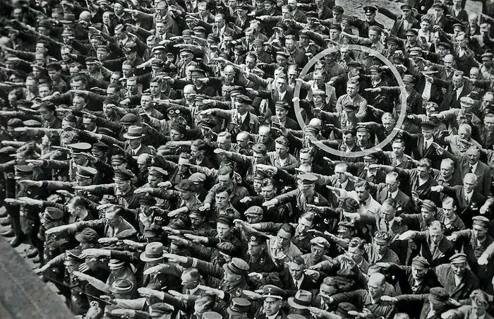 This Instagram Page Is Dedicated To The History Of "Ordinary People" And Here Are 30 Of The Best Pics