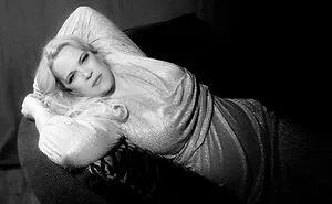 I Take Vintage Hollywood Style Portraits, And Here Are The Best 20 Pics