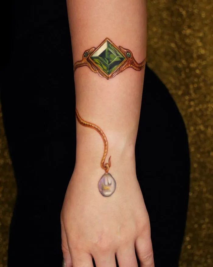 People Go To This Artist For "Permanent Jewelry" Tattoos (40 Pics)
