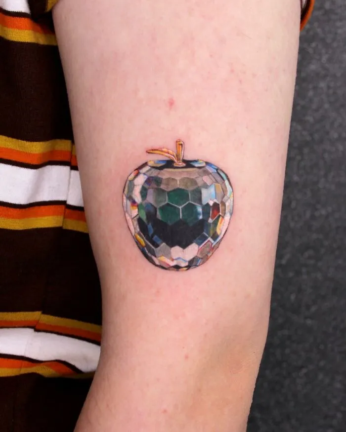 People Go To This Artist For "Permanent Jewelry" Tattoos (40 Pics)