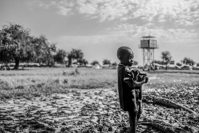 Artist Documents The Harsh Realities Of The People Of South Sudan (20 Pics)