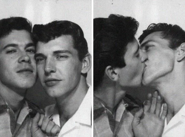 Una pareja en un fotomatón en Hastings Park | Vancouver, Canadá, 1953