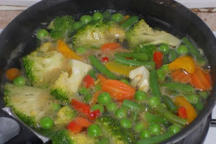 30 Bad Cooking Habits That Get On Everyone’s Nerves