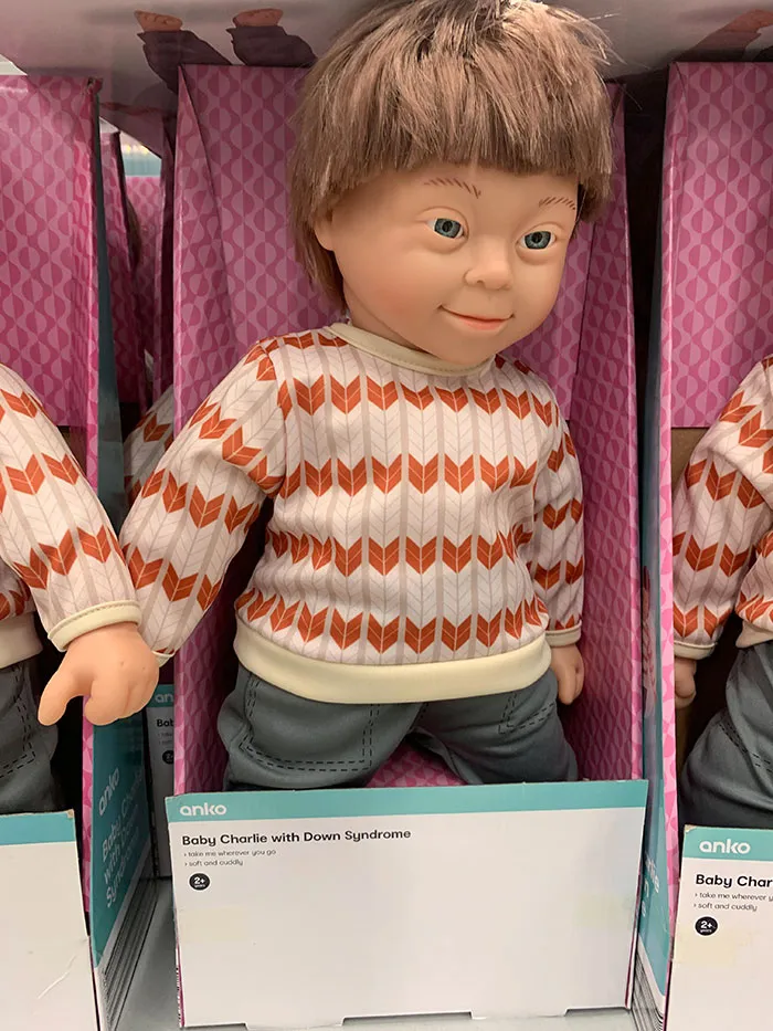 El Kmart local tiene un muñeco con síndrome de Down