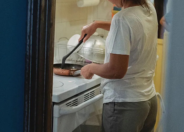 30 People Reveal What Things They Do In Their Kitchen That They Keep A Secret