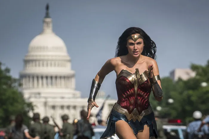 “Escrito por un hombre”: Estas mujeres señalan 20 clichés poco realistas sobre personajes femeninos en libros y películas