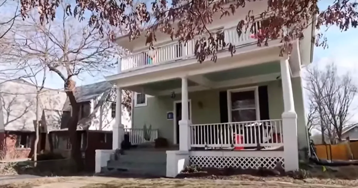 4 Madres solteras compran una casa y la transforman en el paraíso de la convivencia y los niños