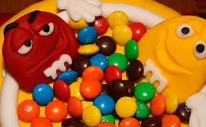 Mom Who Doesn’t Allow Her 8 Y.O. To Eat Cake Is Livid When She Finds Out His Friend Convinced Him To Eat It On His Birthday